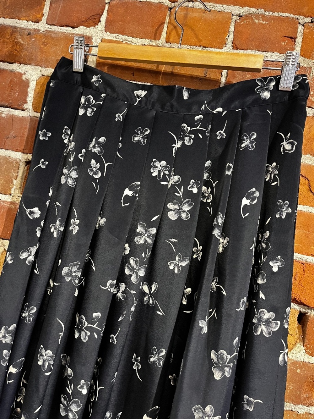 Vintage Dark Floral Tabi International Pleated Full Length Skirt